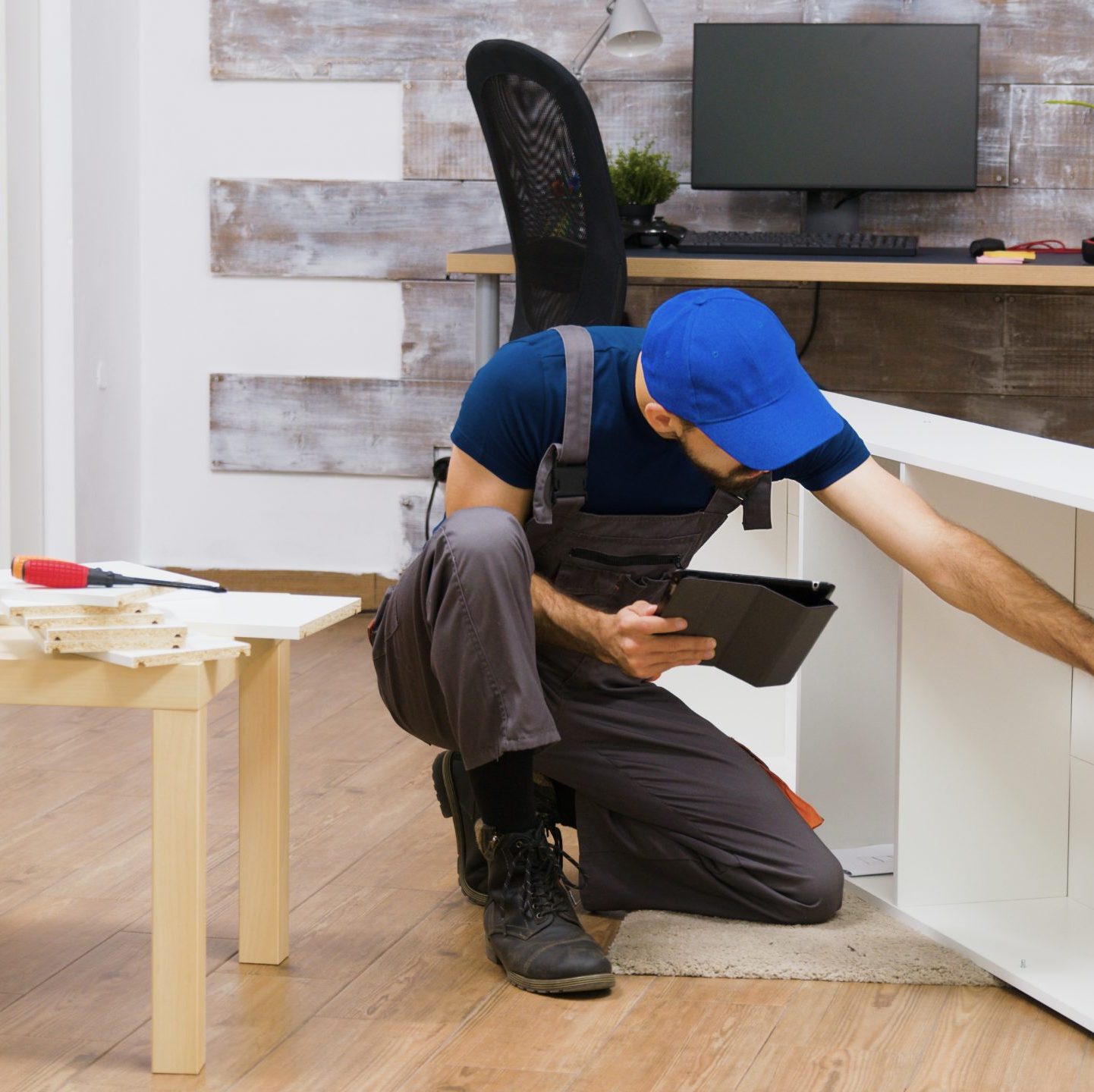 home-worker-with-tablet-computer
